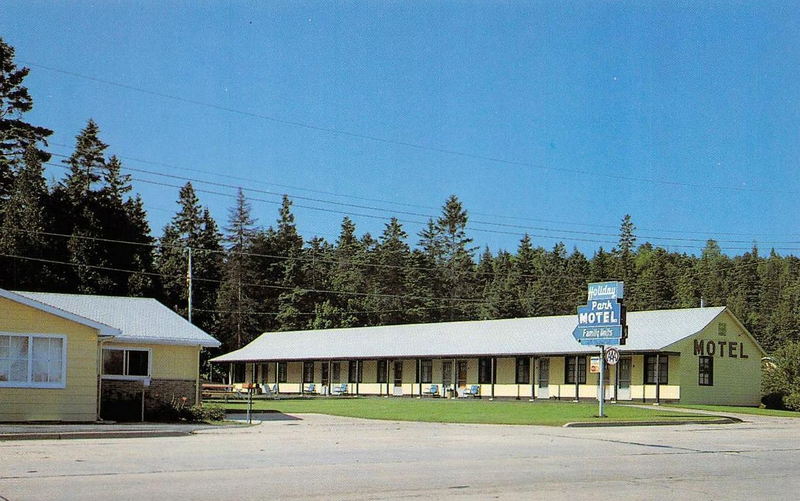 Holiday Park Motel (Park Motel) - Old Postcard